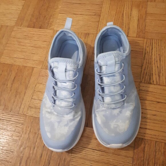 Running Shoes - Size 7.5 - Picture 1 of 3